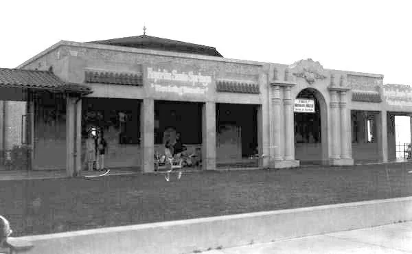 Historic photo of the Espiritu Santo Springs pavilion in Safety Harbor