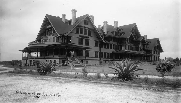 The Wooden Palace That Emptied Out Every Summer
